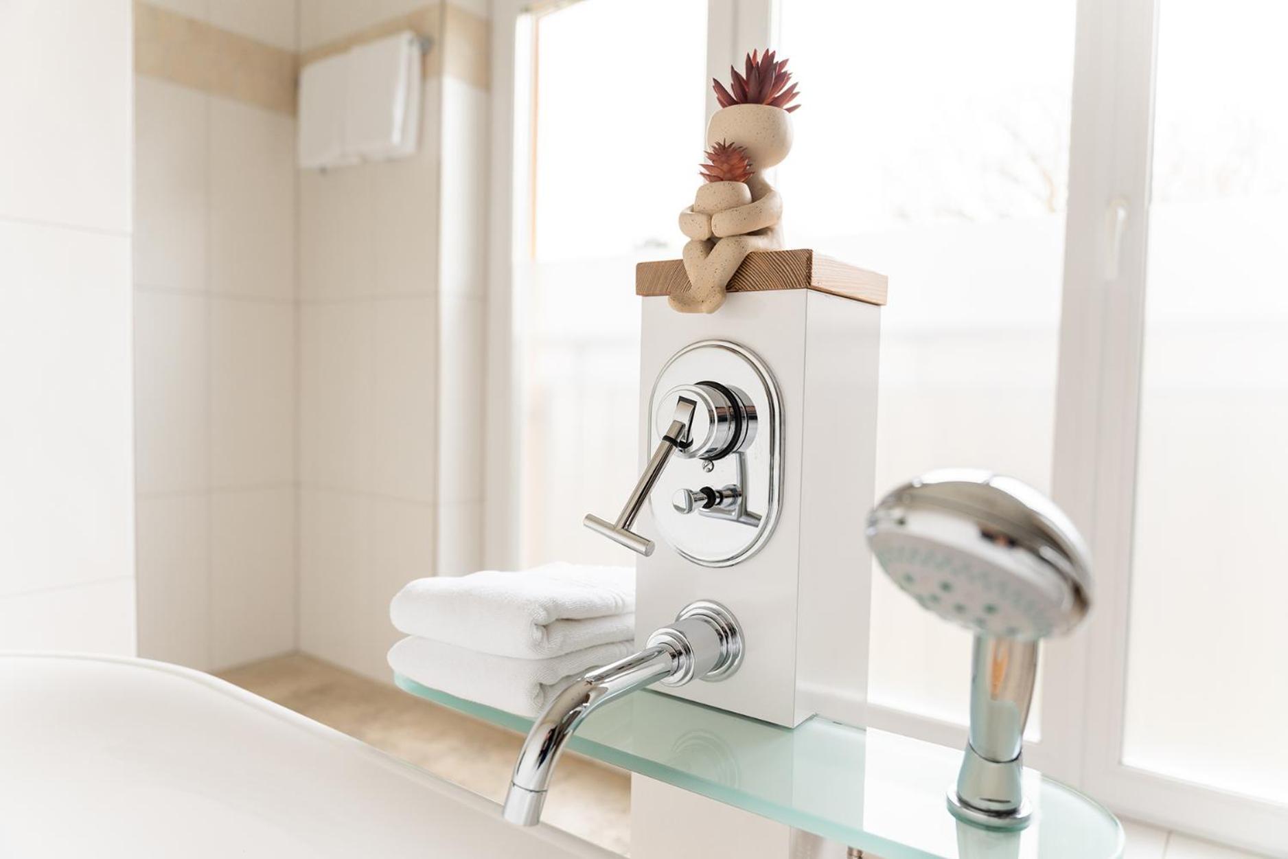 Hotel Vier Jahreszeiten Therme & Kliniken Bad Krozingen Naehe Freiburg & Schwarzwald Ideal Fuer Wellness Kur & Business Ausfluege 24H Check In- Wlan & Parken Gratis Екстериор снимка
